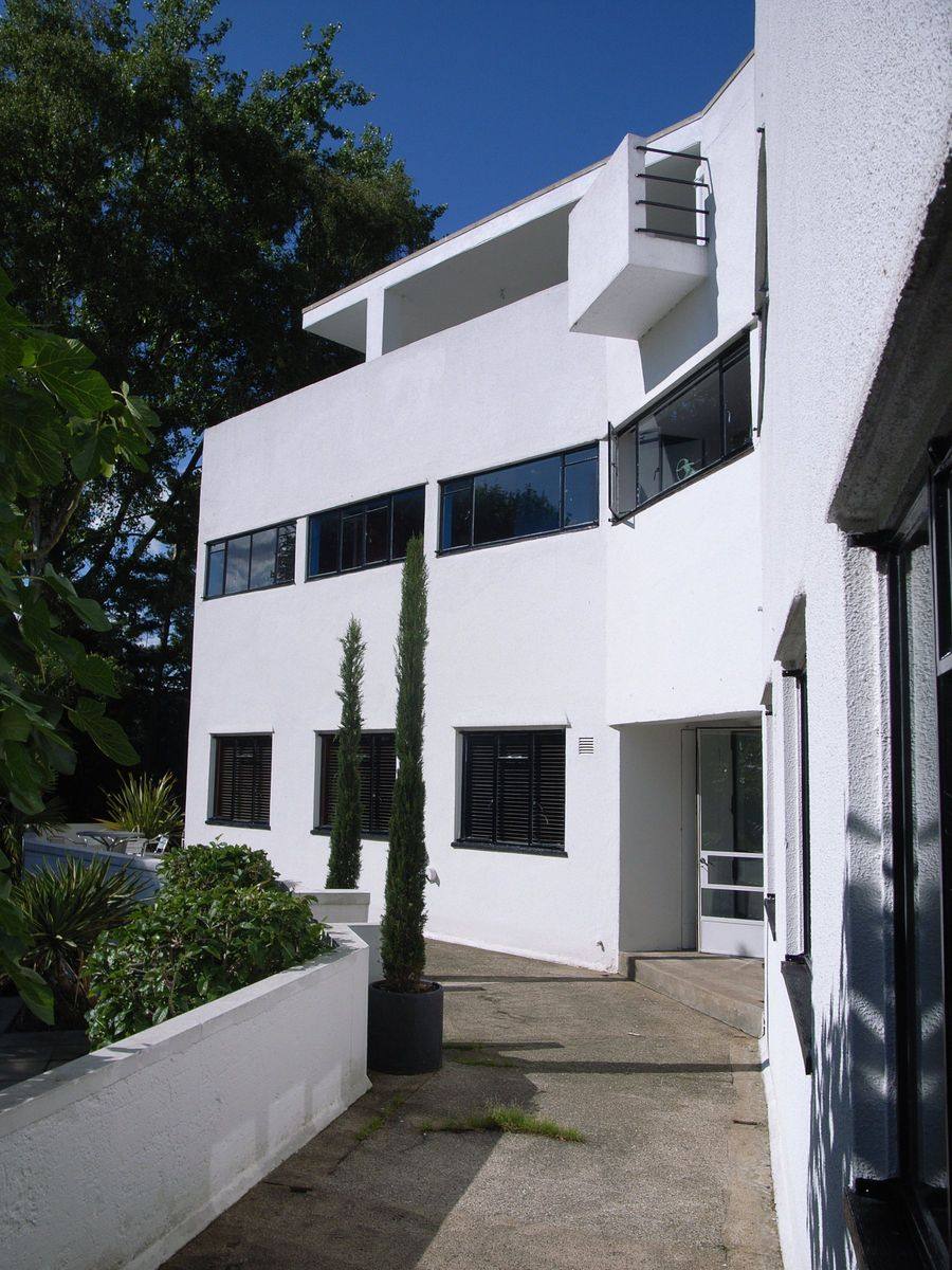 High and Over, Amersham, the Y shaped modernist house in its Chilterns setting