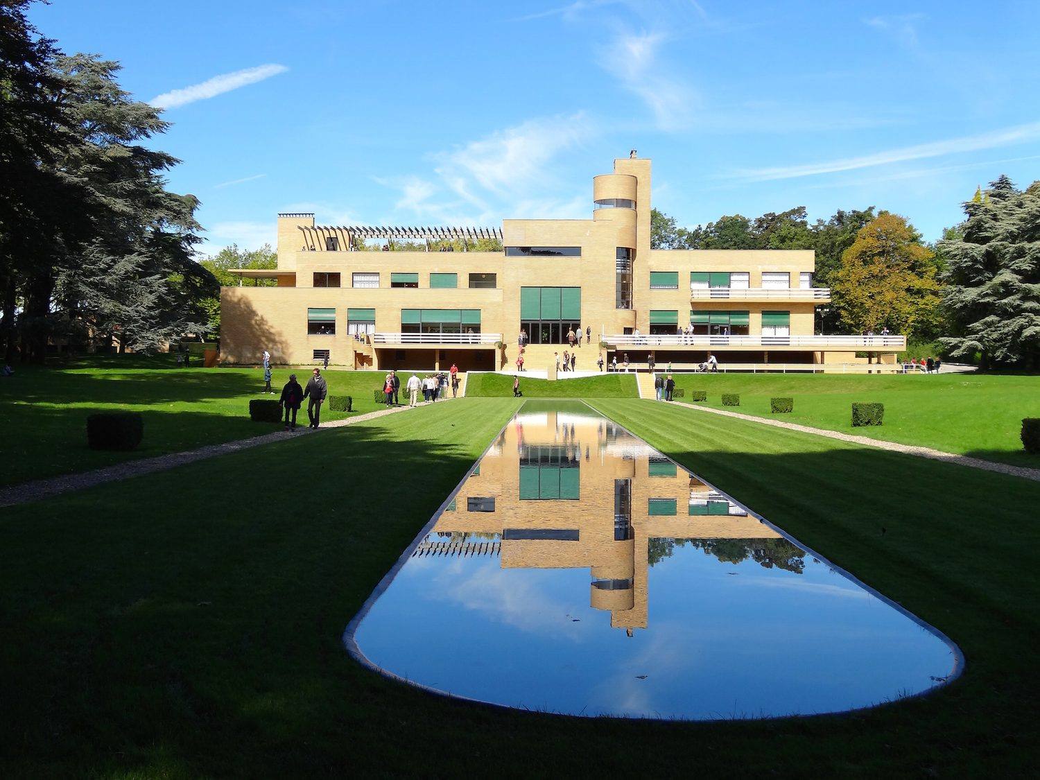 Villa Cavrois reflected in its long water mirror on the south lawn.