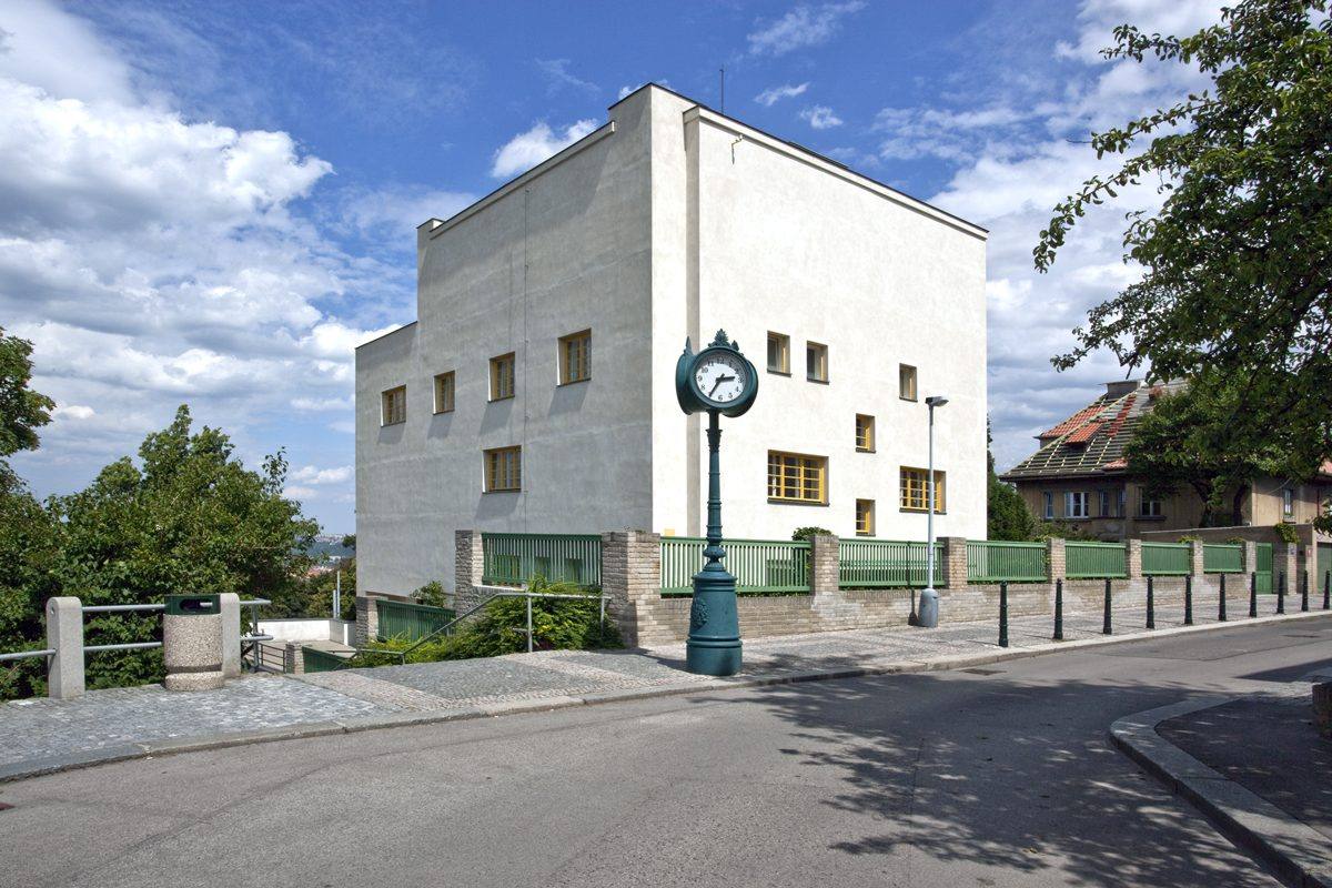 The cubic street facade of Villa Müller, Prague, by Adolf Loos